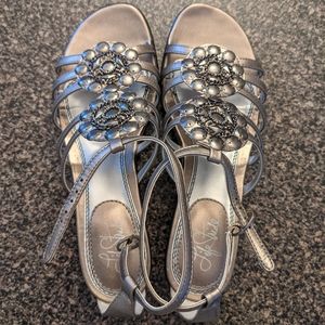 Life Stride size 8.5 metalli fancy detail sandals